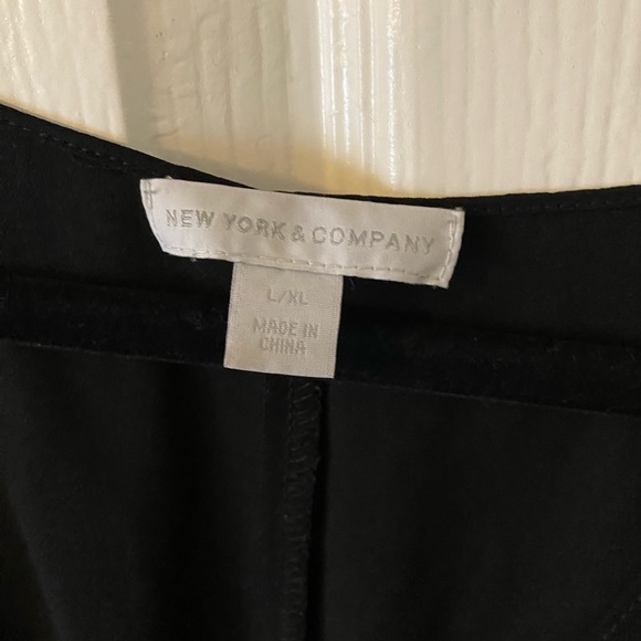 NEW YORK & CO. - BLACK & WHITE OVERLAY TOP - Picture 3 of 7